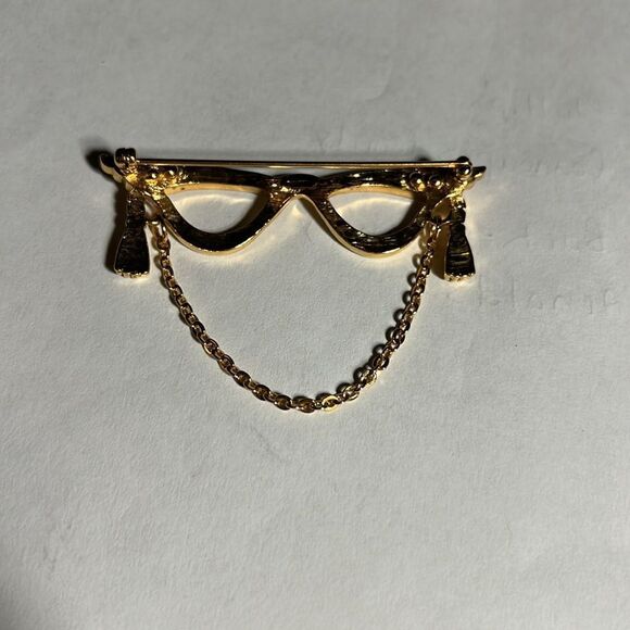 Avon golden eyeglass holder brooch with gold tassel. - Picture 2 of 4